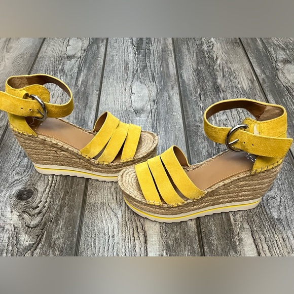 Marc Fisher Yellow Suede Espadrille Wedged Sandals - 6.5 M - Picture 3 of 8